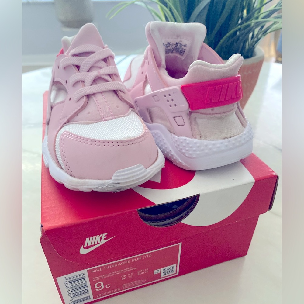 Toddler 9C Nike Huarache Run pink foam/hyper pink/white
